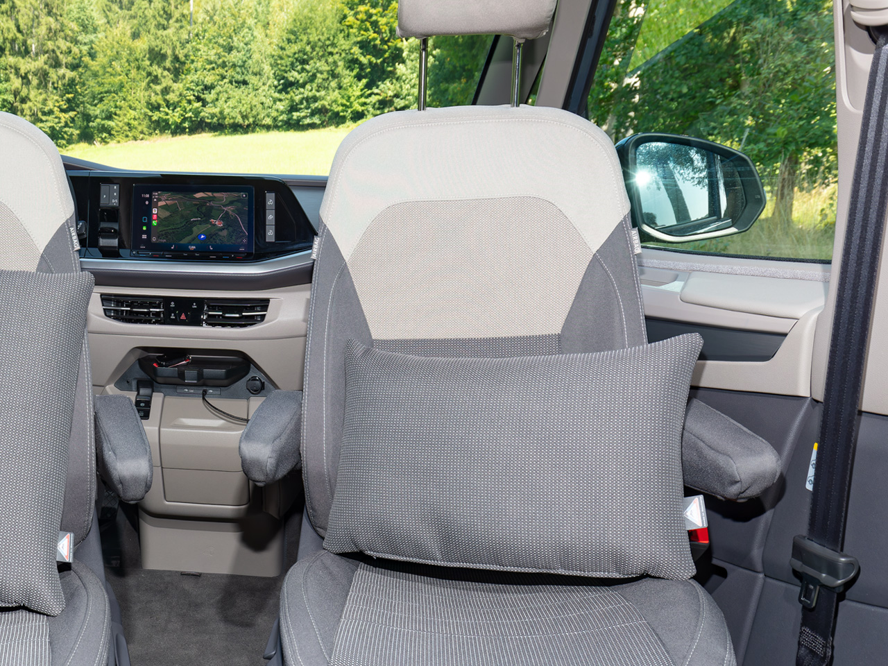 Kissen 50 x 30 cm für VW T7 California / Multivan, Design "Ribella Raven".